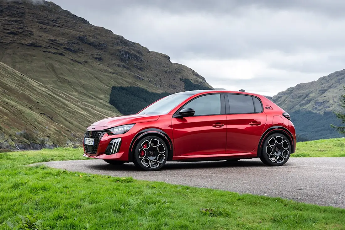 BEBE20261008  Peugeot e-208 GTi  01