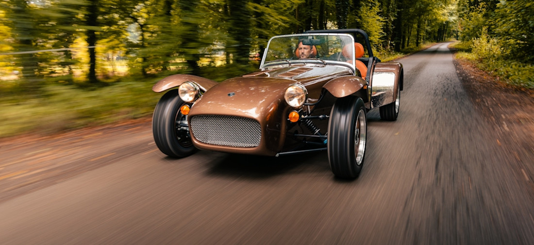 Caterham pousse le rétro avec les Super Seven 160 et 2000