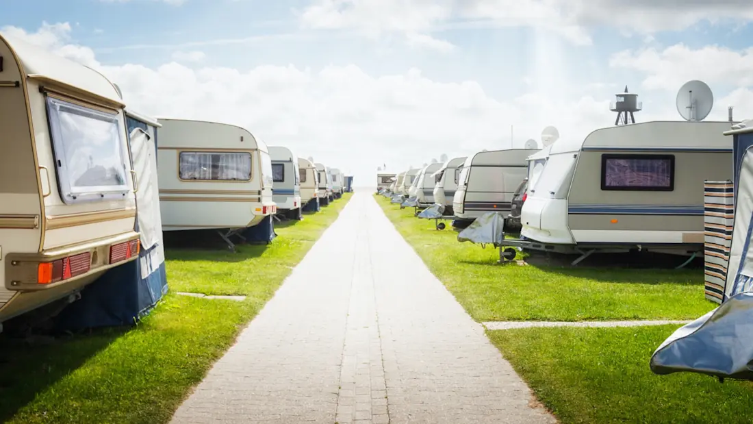 iStock-485047594_Wohnwagen Caravan Campingplatz iStock-485047594_Wohnwagen Caravan Campingplatz