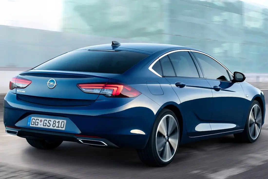 Opel-Insignia-2020-rear