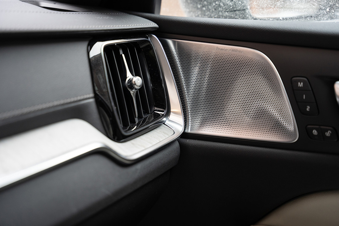 2026 Volvo V60 Cross Country - TD - JW - 260209 - 14.jpg