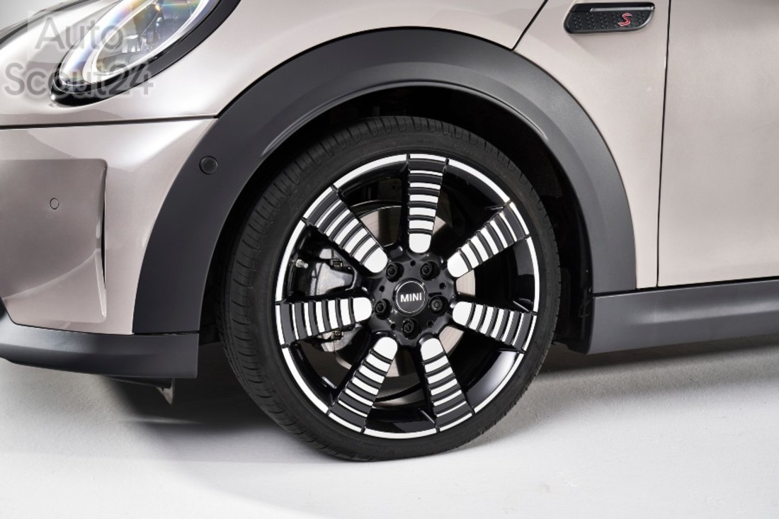 P90411835_highRes_mini-cooper-s-3-door (1).jpg