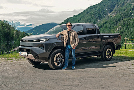 1_titelbild_toyota-hilux-bev-2026-ah.jpg