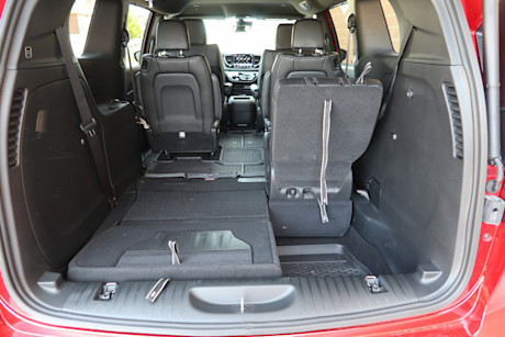 2025 Chrysler Grand Caravan Review Body Image