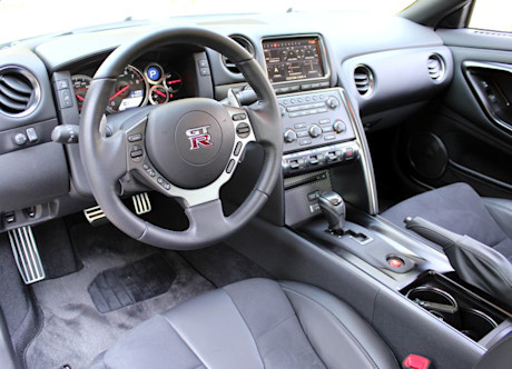 Editorial 2013 nissan gtr pb 002 1758