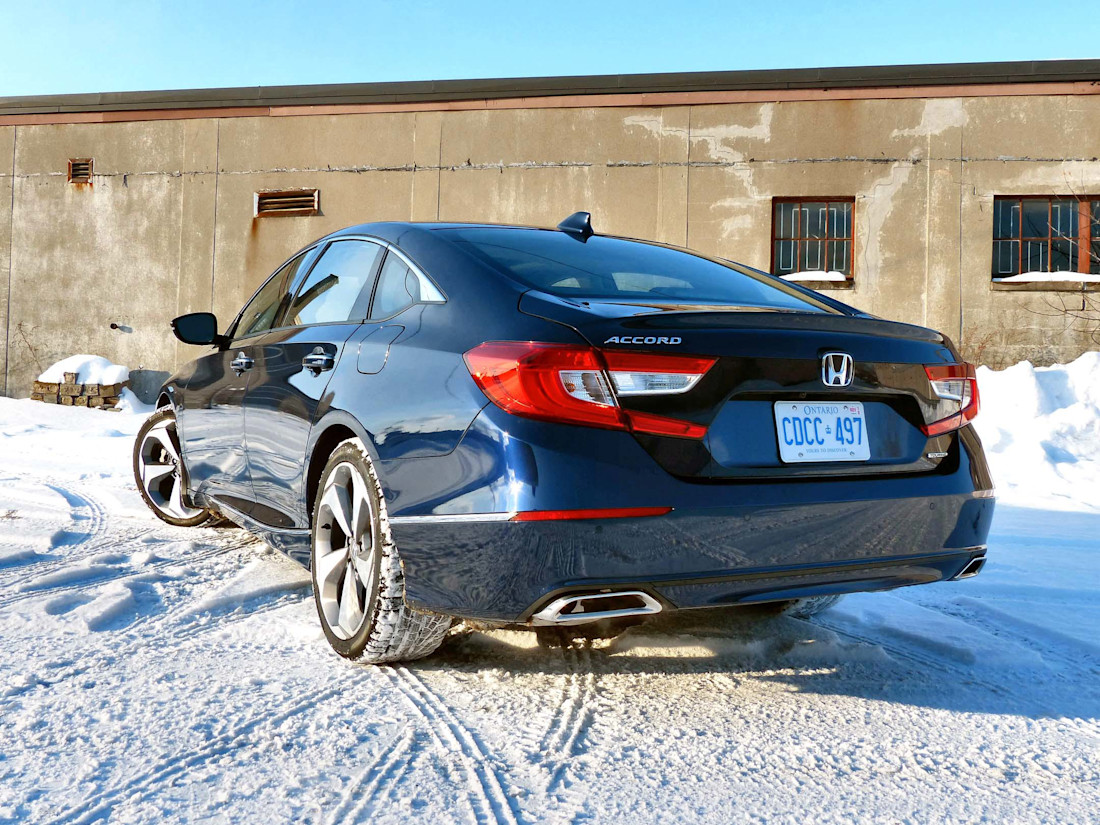 Editorial 2018 honda accord touring 05 bh
