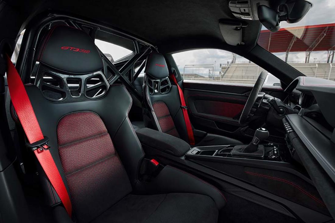 911 GT3 RS 2022 interior (8).jpg