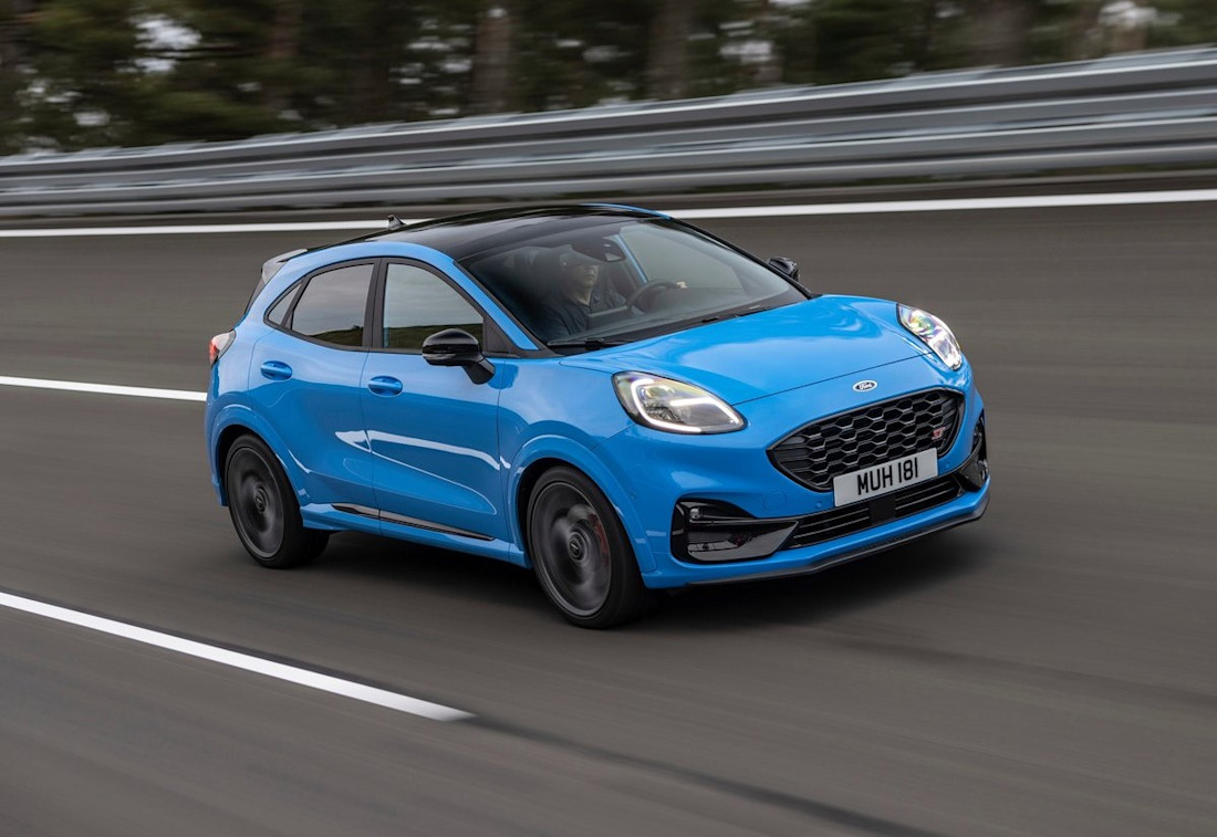 Ford-Puma ST Powershift-2023 frontale Seitenansicht 3