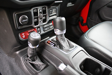 Jeep Wrangler 4xe Rubicon X 2024 : essai routier Body Image