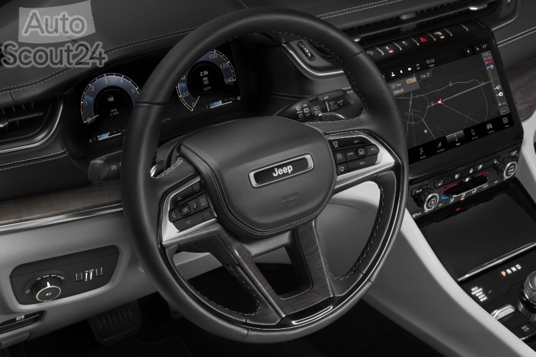 JeepGrandCherokeeLOverlandinterior_3 (2).jpg