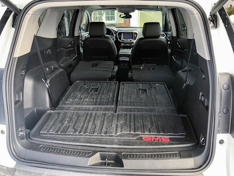Editorial 2022 gmc acadia at4 21 pb