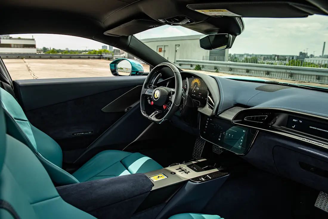 ferrari-amalfi-cockpit