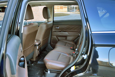 Editorial 2018 mitsubishi outlander phev gt s awc 42 mb