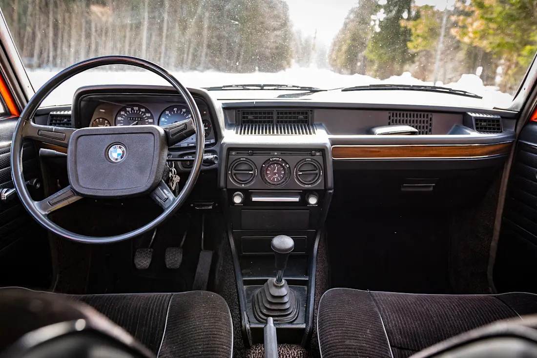 BMW-525-E12-Inka-Interieur