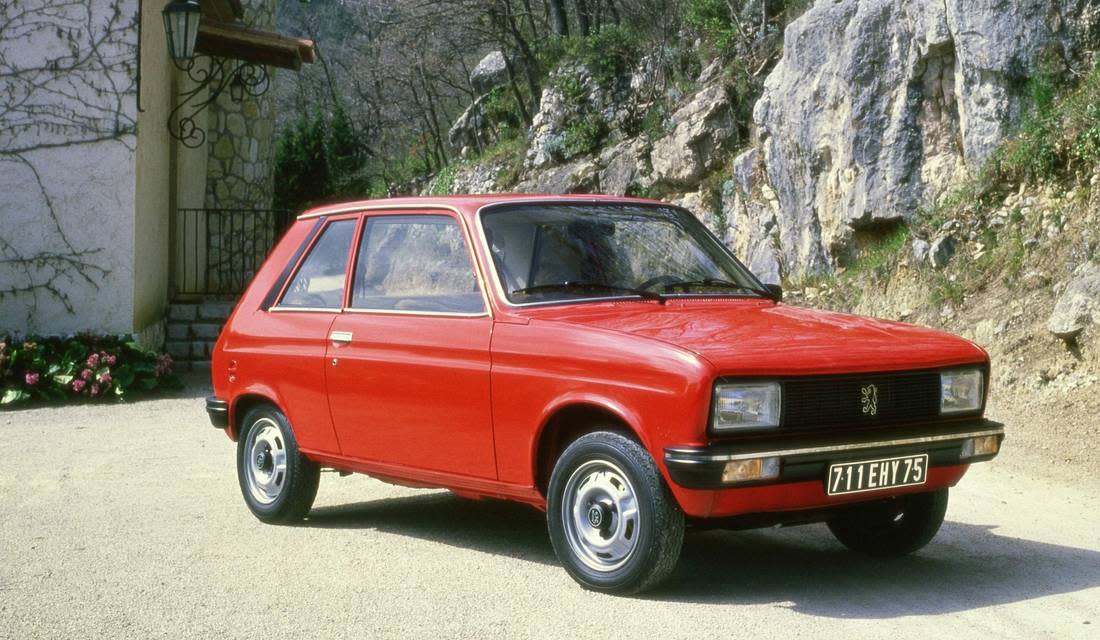 qwWXOv6H9l34HTJEvPlKt-0d942fa3aec67e38d8a2350965376b02-peugeot-104-front-1100