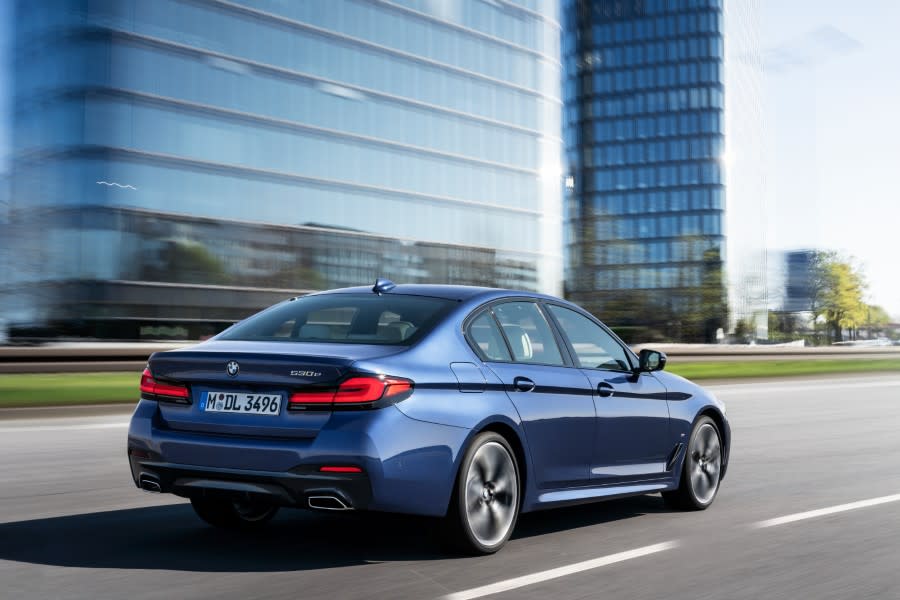 P90389008_highRes_the-new-bmw-530e-xdr (1).jpg