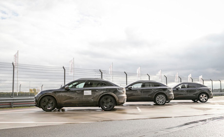 Editorial 2025 porsche macan ev p 231211 05 jw
