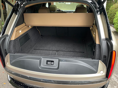 2026 Land Rover Range Rover SE PHEV Review Image