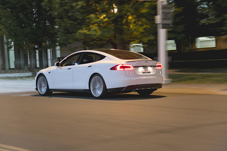 Editorial 2015 tesla model s p85d 08 rf