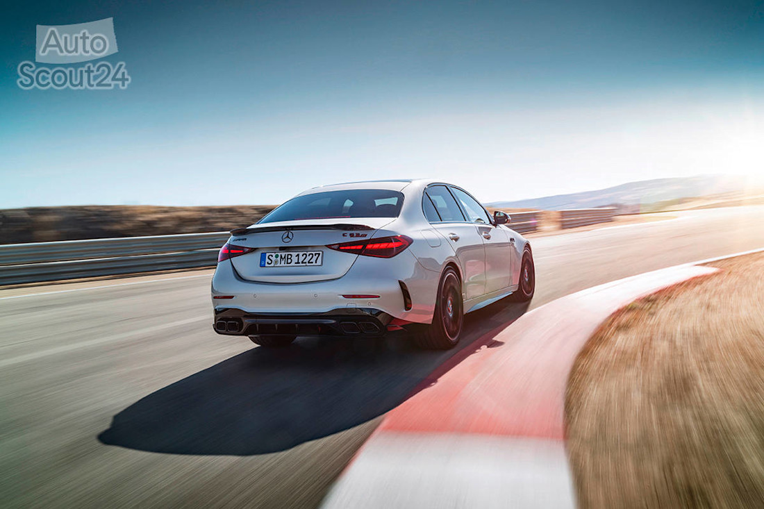 Mercedes-AMG C63 S EPerformance 2022 (14).jpg