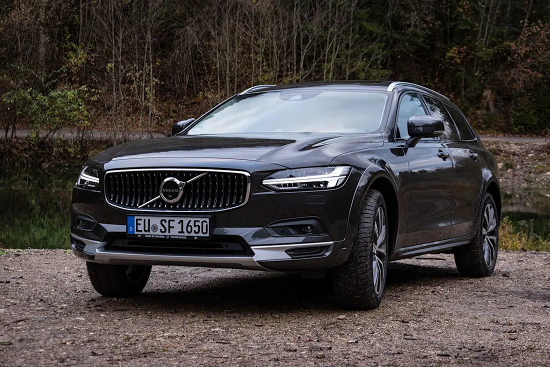 Volvo-V90-Cross-Country-Front-Side Volvo-V90-Cross-Country-Front-Side