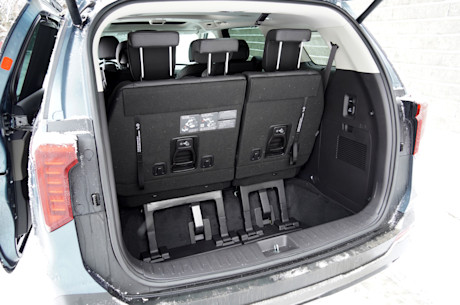 Kia Carnival Hybride SX+ 2025 : essai routier Body Image
