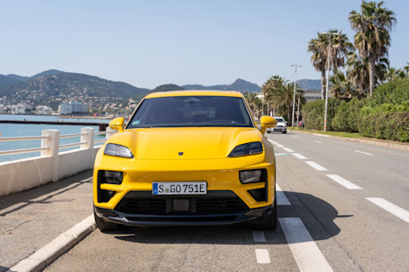 Editorial 2024 porsche macan turbo electric fd 240423 01 jw