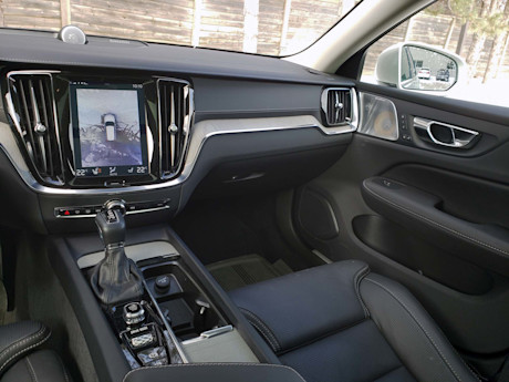 Editorial 2019 volvo v60 inscription 15 sw