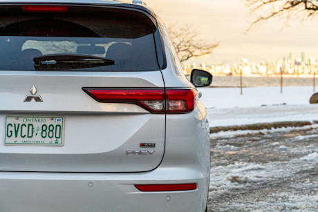 Editorial 2023 mitsubishi outlander phev 10 ew