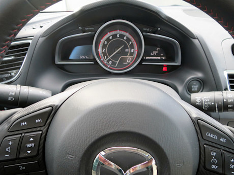 Editorial 2015 mazda3 sport gt 6mt pw 12 4776