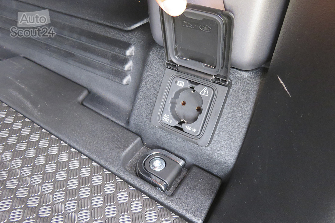 22_land_rover_defender 110 V8.JPG