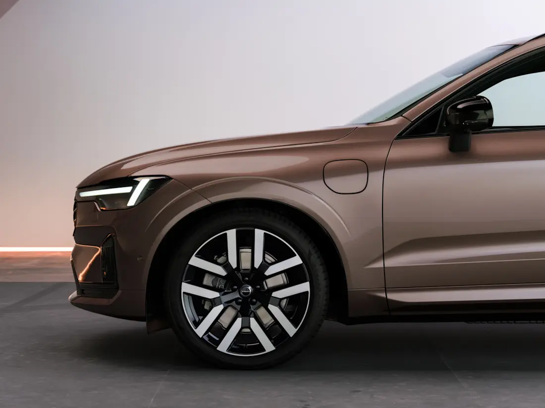 The New Volvo XC60 Studio Front Trim Closed Wallpaper