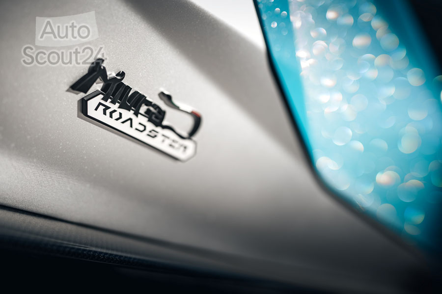 Lamborghini-Aventador-Ultimae-Roadster (5).jpg