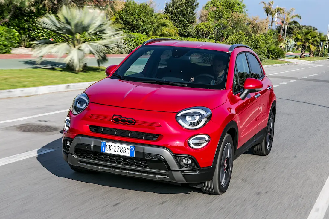Fiat 500X Hybrid (2023) rijdend, vooraanzicht Fiat 500X Hybrid (2023) rijdend, vooraanzicht