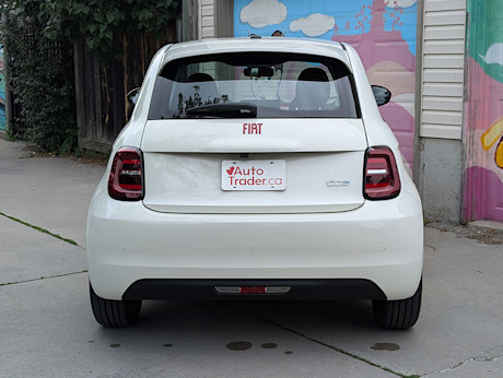 Editorial 2024 fiat 500e red td sbe 240830 12