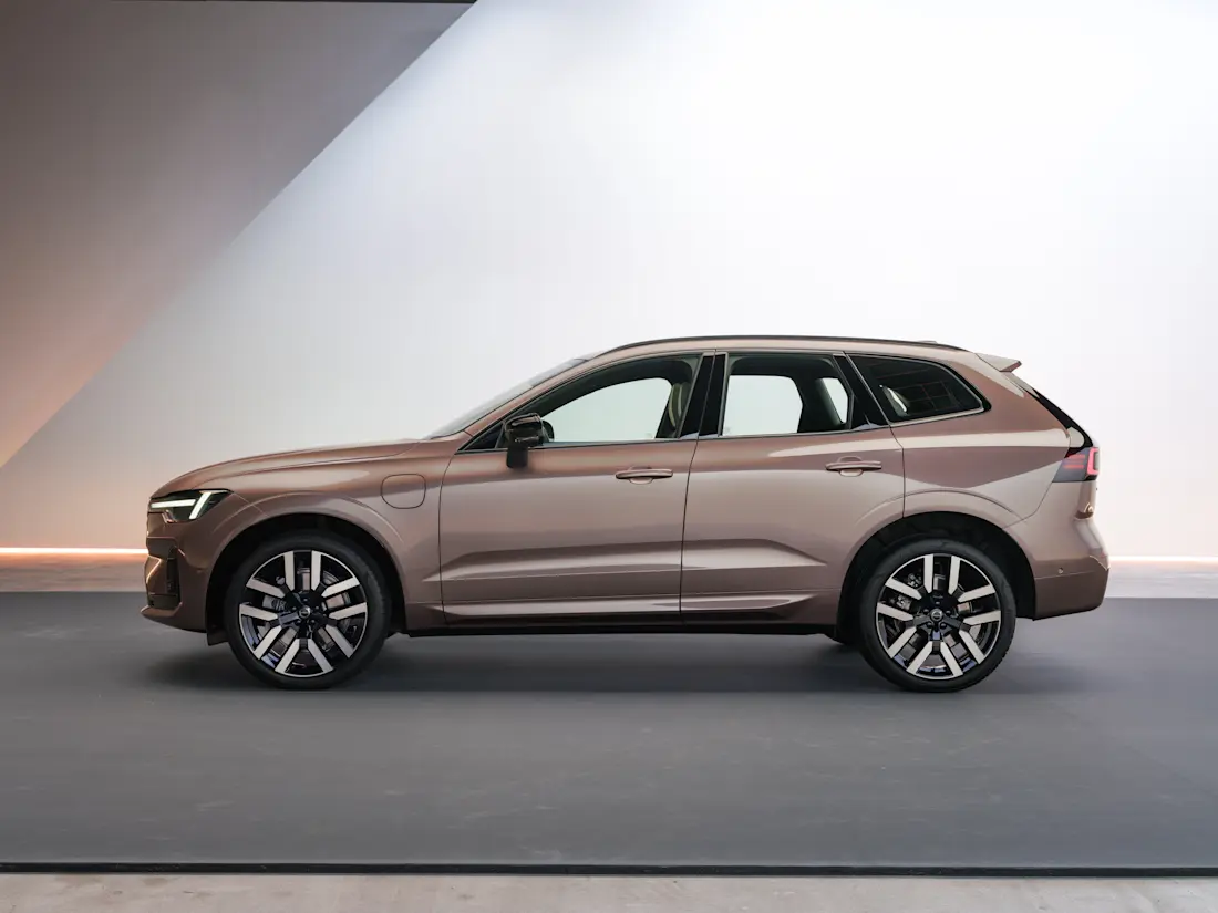The New Volvo XC60 Studio Side