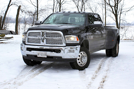Editorial 2017 ram 3500 laramie crew cab 4x4 01 pb