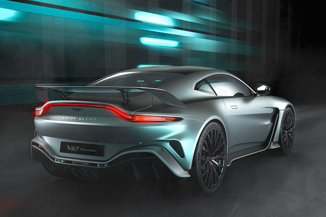 Aston Martin Vantage V12 2023 (6).jpg