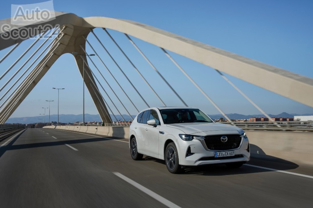 2022_mazda_cx-60_barcelona_rw_act_11_highres(1).jpg