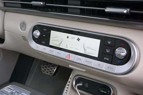 Editorial 2023 genesis gv60 performance awd 26 di