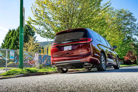 Editorial 2021 chrysler pacifica hybrid pinnacle 06 bm