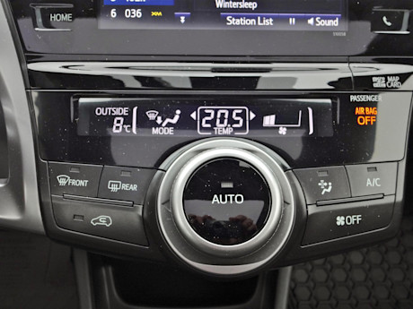 Editorial 2015 toyota prius v sh 33