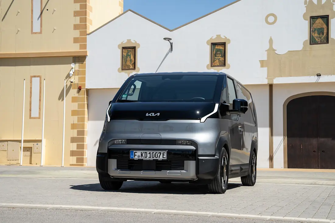 kia pv5-cargo kickoff26 stahlgrau-metallic-front