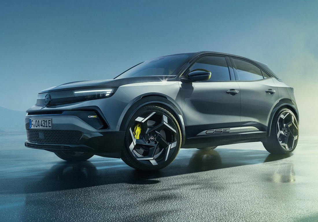 Opel-Mokka GSE-2026 frontale Seitenansicht