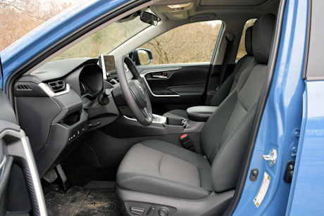 Editorial 2023 toyota rav4 xle hybrid 230619 08 sha