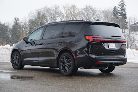 2026 Chrysler Pacifica AWD Review + Video Body Image