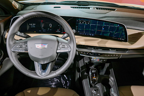 Editorial 2024 cadillac xt4 premium luxury p 230630 11 jm