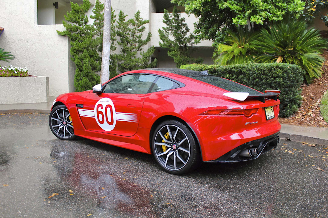Editorial 2017 jaguar f type svr coupe 01 pb