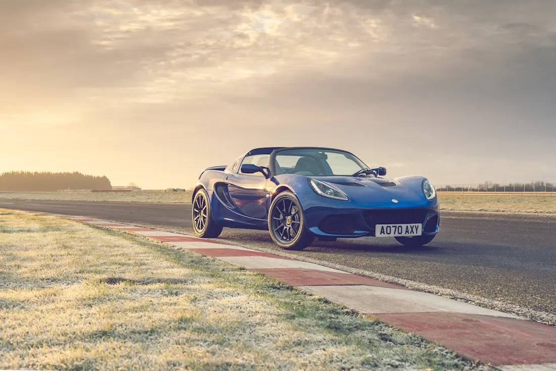 Gehört schon zu den Klassikern unter den seltenen Sportwagen: Die Lotus Elise wurde bis 2021 gebaut und jetzt bereits ab knapp 22.000 Euro gebraucht zu kaufen.  Gehört schon zu den Klassikern unter den seltenen Sportwagen: Die Lotus Elise wurde bis 2021 gebaut und jetzt bereits ab knapp 22.000 Euro gebraucht zu kaufen.