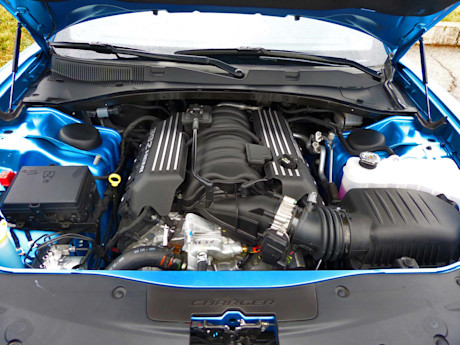Editorial 2016 dodge charger srt 392 hemi jb 16